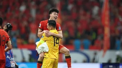 福登表现亮点解析：关键传球与助攻助力，遗憾错失良机，得分69分